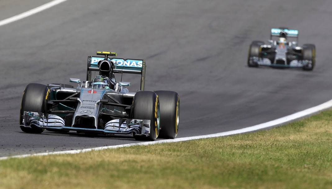 Alla fine le due Mercedes sopravanzano le due Williams. Afp
